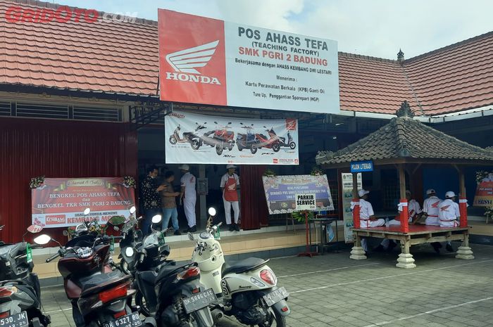 SMK PGRI 2 Badung, Bali sebagai SMK Pos AHASS Teaching Factory(TEFA)  pertama di pulau Dewata. 
