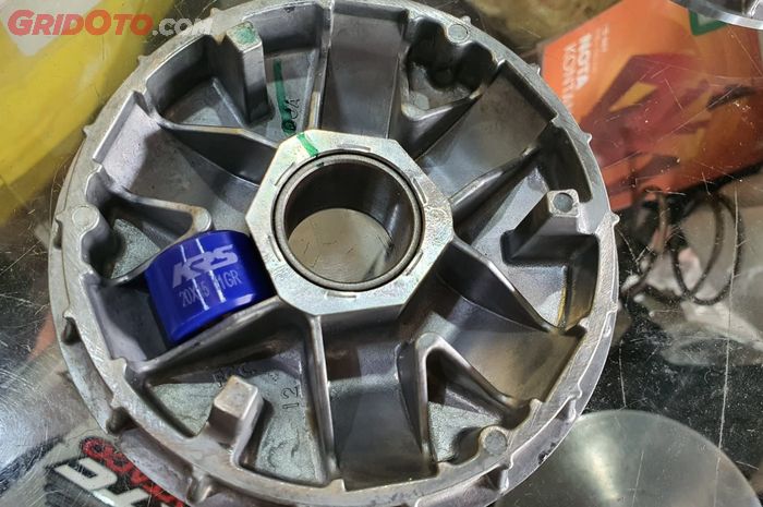 Ilustrasi roller motor matik