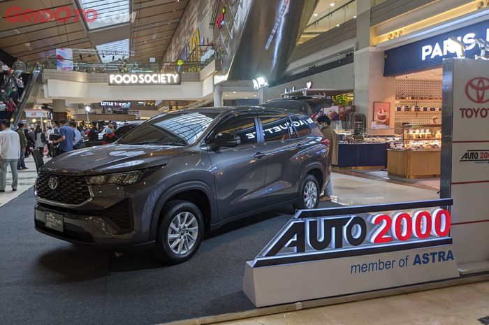 Auto2000 memamerkan All New Kijang Innova Zenix di beberapa mal kawasan DKI Jakarta