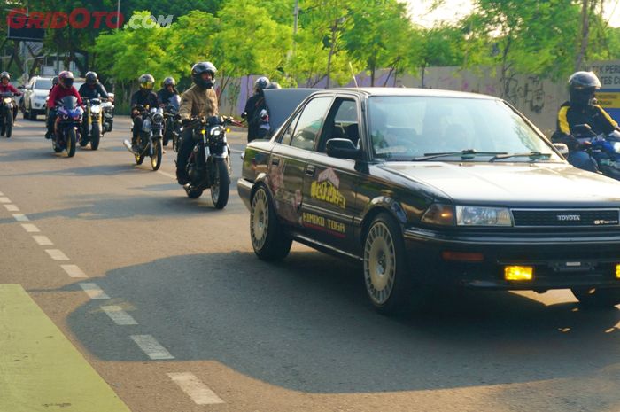 Puluhan biker terpantau riding mengelilingi Kota Surabaya, Jawa Timur dalam acara 'Wakamonotachi', Minggu (18/12/2022).
