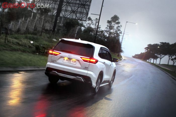 Stoplamp Toyota Kijang Innova Zenix Q Hybrid 2022