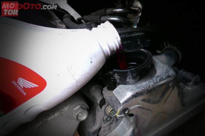 Ilustrasi ganti coolant Honda Vario