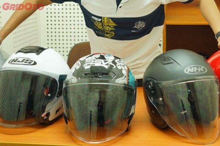 Ini alasan helm half face paling dicari bikers