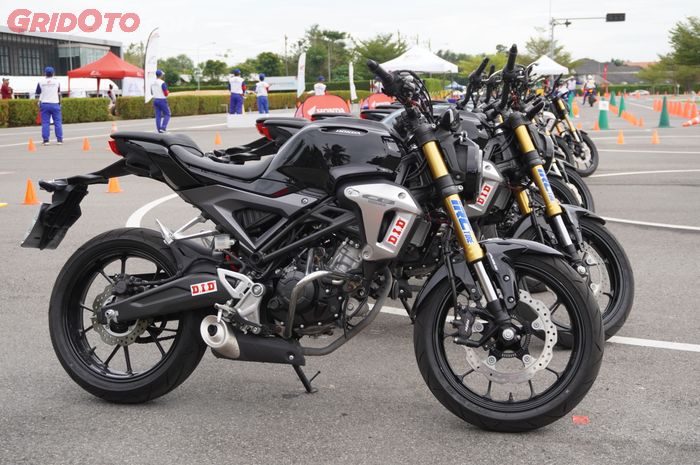 Honda CB150R Exmotion Dalam Kelas 150 cc Kompetisi Safety Riding di Honda Safety Riding Park, Phuket, Thailand