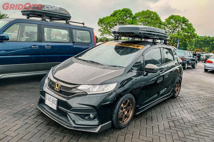 Modifikasi Honda Jazz sport touring pakai pelek TE37 dan roofbox