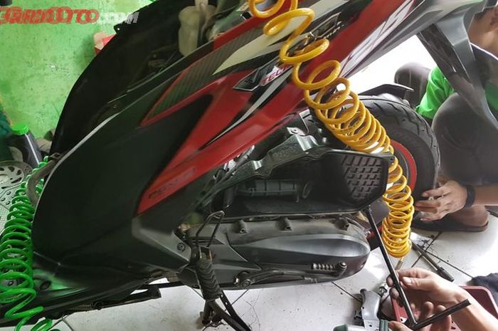 Biaya servis besar motor matic di bengkel spesialis 