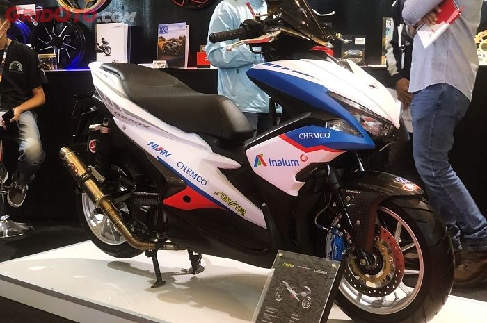 Yamaha Aerox pakai velg Chemco Helios 