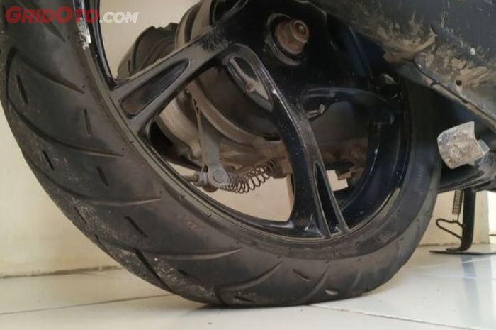 Ilustrasi ban motor bekas sering kempis