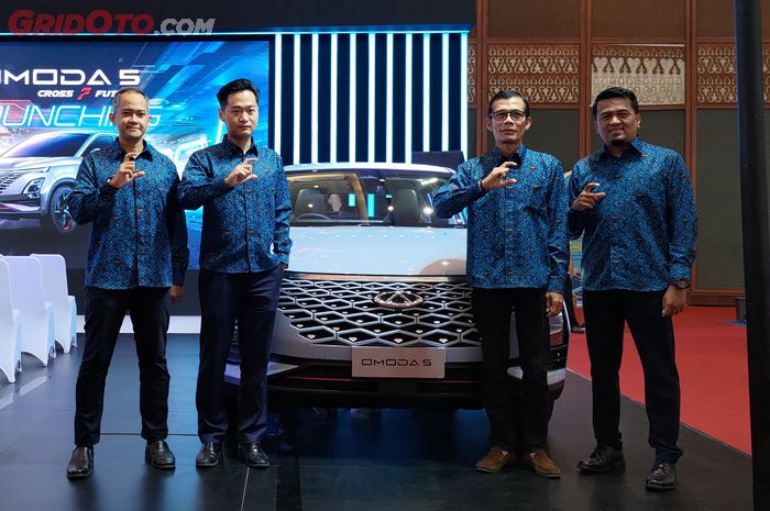 PT Chery Sales Indonesia akhirnya mengumumkan harga Chery Omoda 5 di GJAW 2023, jadinya mulai Rp 329 jutaan.