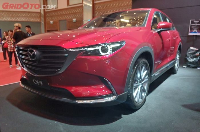 Eurokars menampilkan Mazda CX-9 yang sudah pakai Rear Seat Entertainment di GJAW 2023, harganya enggak berubah.