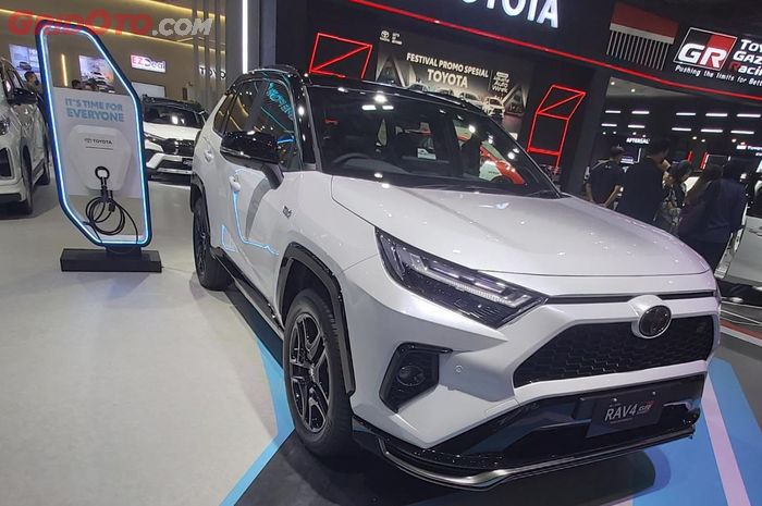 Toyota RAV4 GR Sport PHEV Punya Dua Tutup Tangki, Fungsinya Apa?