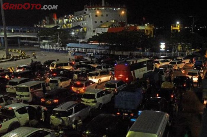 Hndari jalur penyeberangan Merak-Bakauheni dahulu karena kondisi cuaca