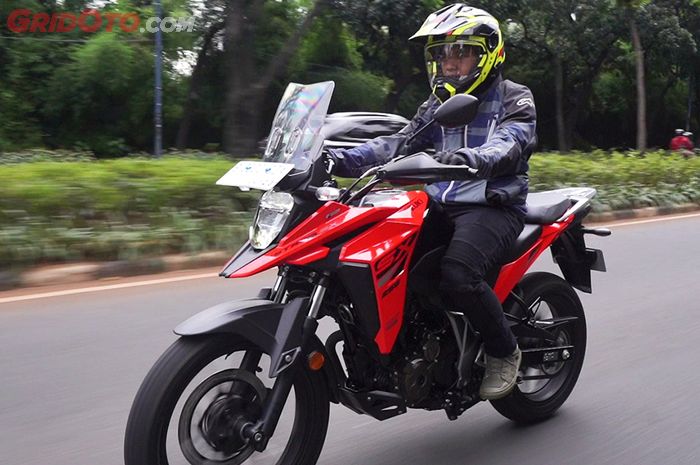 First Ride Suzuki V-Strom 250 SX di jalan raya, ternyata responsif dan stabil untuk menikung