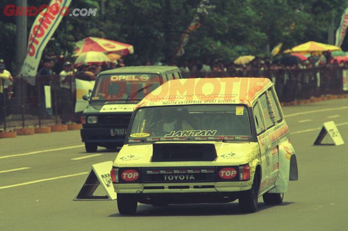 Nostalgia drag race, Toyota Kijang Super ceper bikin lawan jiper.