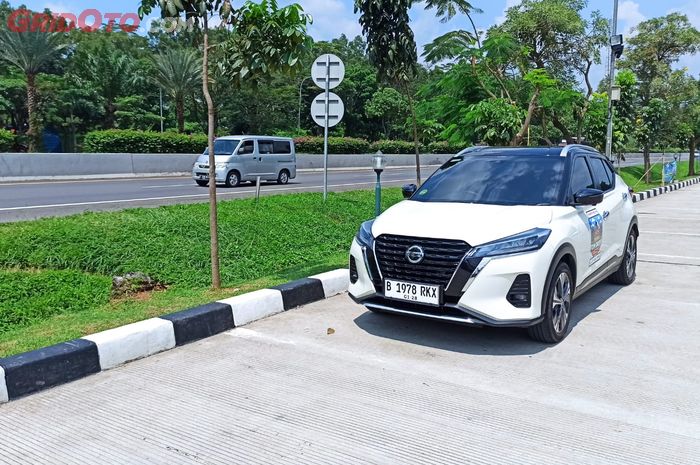 Nissan Kicks e-POWER dari rest area Tol Cipularang, lalu-lintas masih lancar