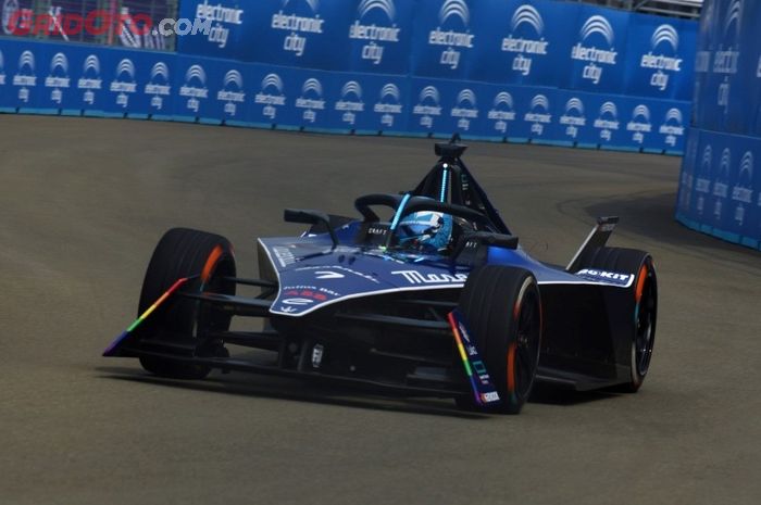 Maximilian Guenther masih belum terkalahkan, sukses cetak pole position di Formula E Jakarta 2023. 