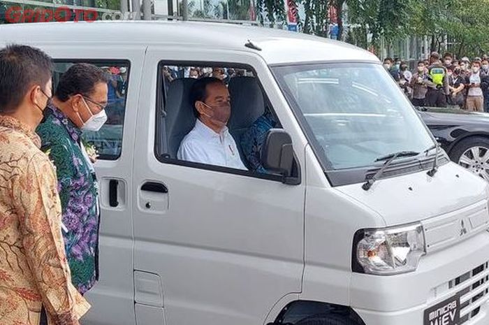 Ilustrasi: Presiden Joko Widodo punya harta kendaraan Rp 432 juta di LHKPN, tiga mobil koleksinya cocok buat kerja.