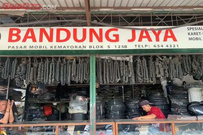 Alamat Bandung Jaya spesiali karet mobil di Pasar Mobil Kemayoran Blok S No. 125B, Jakarta Pusat