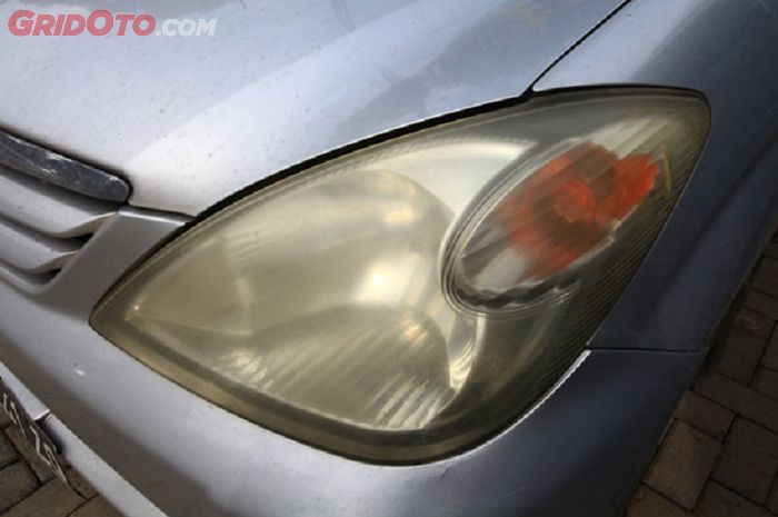  Mika lampu mobil bekas kusam 
