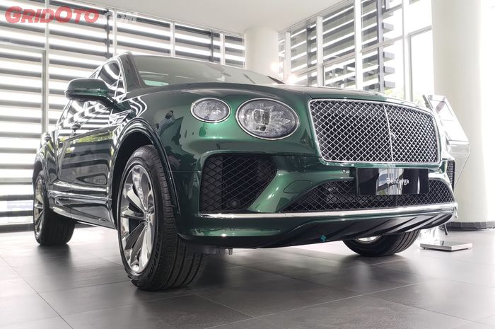 Cek harga mobil-mobil mewah Bentley yang dijual resmi di Indonesia, kaum mending-mending pasti merinding.