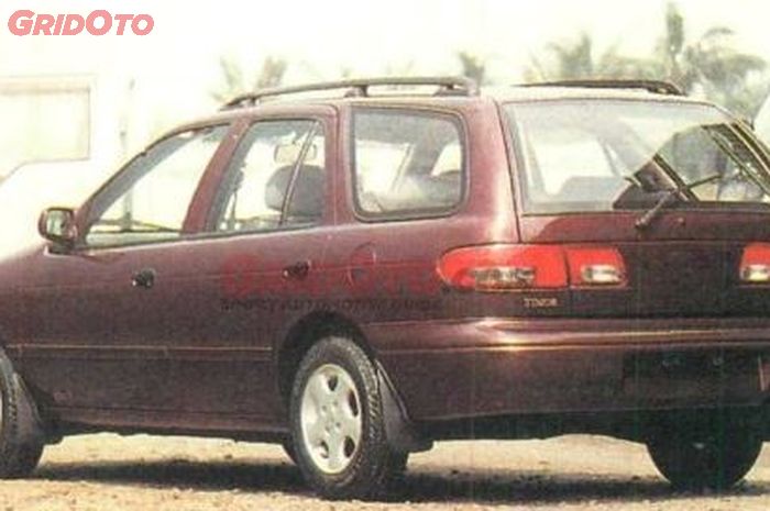 penampakan station wagon Timor SW516i yang diam-diam diproduksi pada akhir 1990-an.