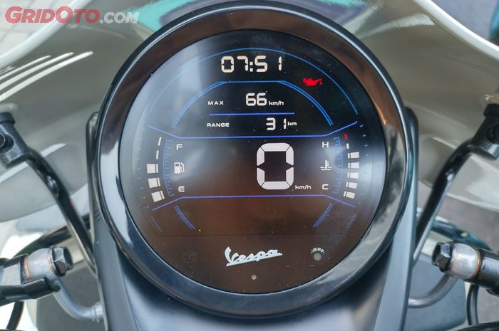 Panel instrumen LCD jadi salah satu fitur baru yang ada di New Vespa GTV