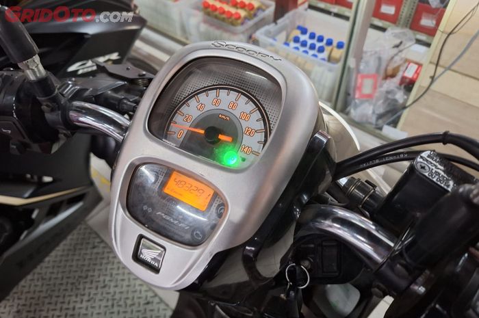 Bukan sekadar pajangan, lampu indicator pada Honda Scoopy bisa bikin Honda Scoopy tambah irit konsumsi bahan bakarnya 