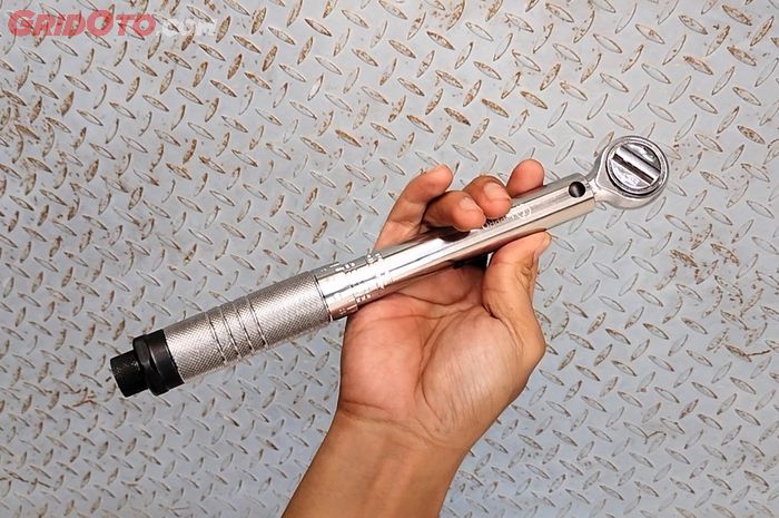 Fungsi torque wrench top