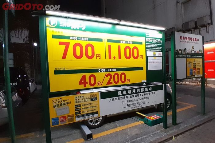 Contoh papan tarif parkir di kawasan Utsunomiya dekat Stasiun kereta