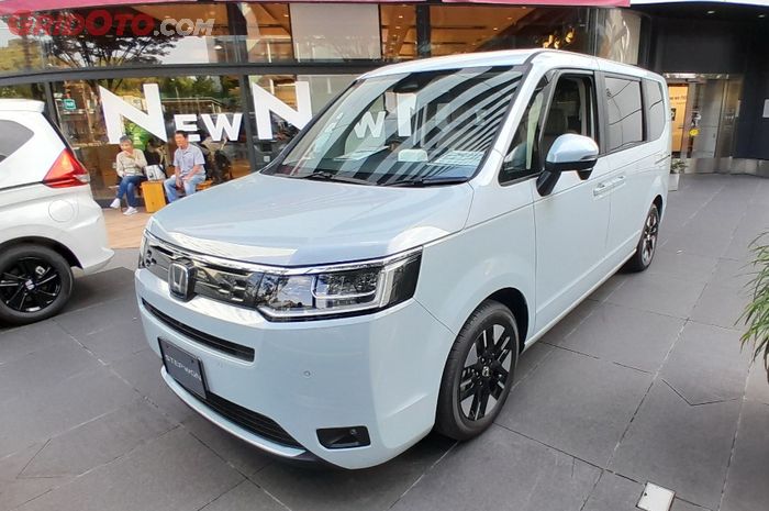 Berdimensi setara Toyota Voxy dan Nissan Serena, Honda andalkan Step WGN hybrid