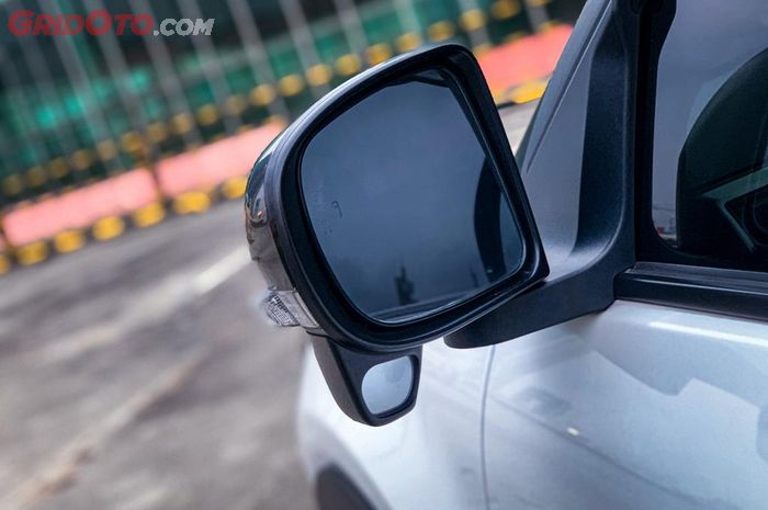ILUSTRASI. Spion Daihatsu Rocky versi JDM