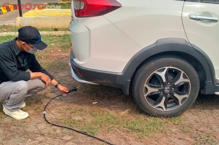 Ilustrasi Uji Emisi Mobil Bensin