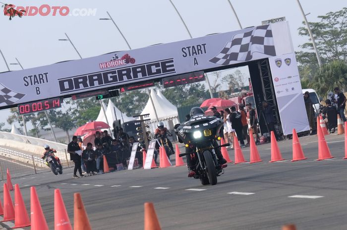 Balap drag race-nya para sultan nih, ratusan Harley-Davidson digeber 402 meter di ajang HI-DRONE 2023.