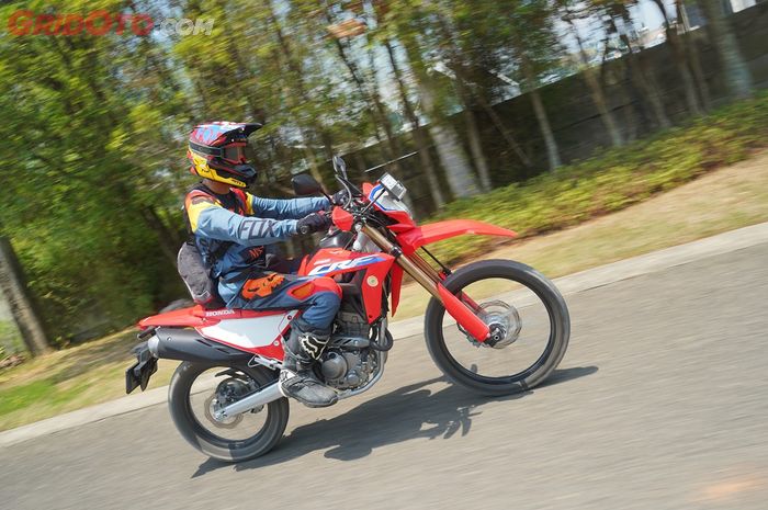 Honda CRF250L memiliki konsumsi bensin moderat