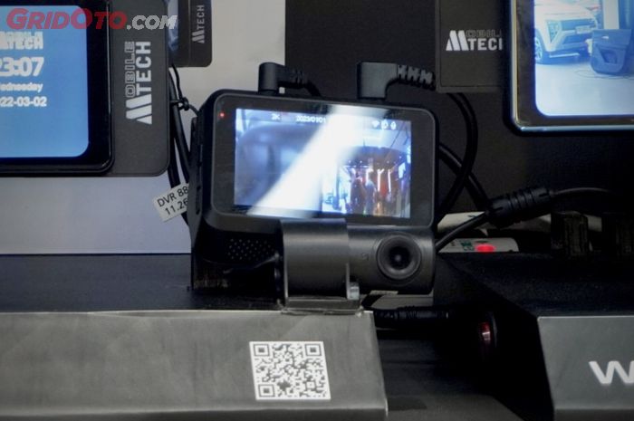 Dashcam terjangkau ukuran kompak dari MobileTech, harga Rp 1,1 juta.