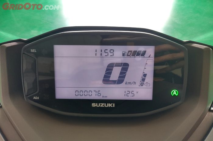 Panel instrumen Suzuki Burgman Street 125EX berupa LCD monokrom khas motor Suzuki