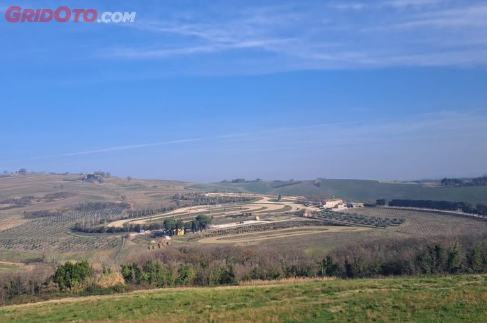 VR46 Ranch dari atas bukit, tempat dimana Valentino Rossi mendidik anak murid