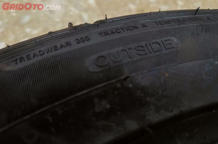 Bagain side wall atau dinding ban