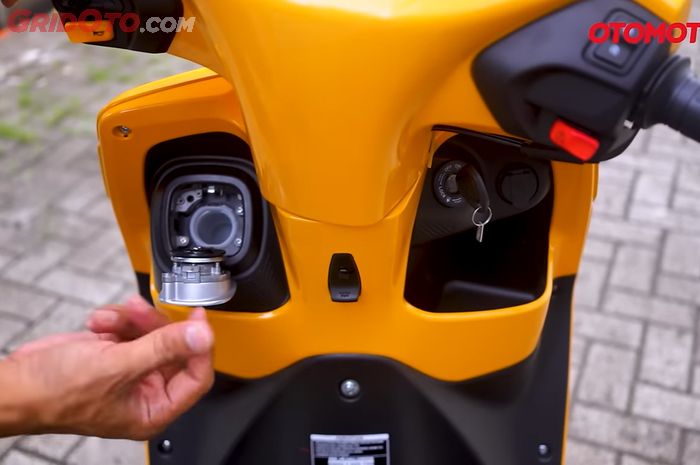 Ilustrasi tangki bensin motor matic