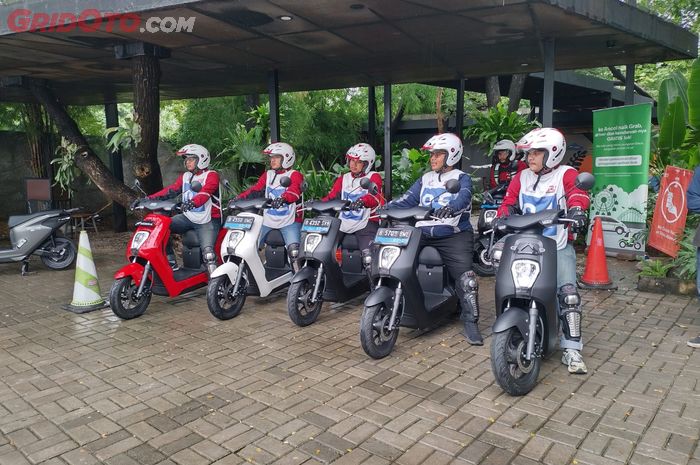 PT Astra Honda Motor mengadakan safety riding khusus motor listrik dengan Honda EM1 e: