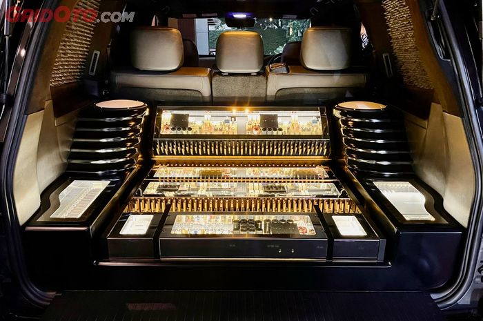 Istimewanya amplifier audio mobil ini, dibuat secara handmade harga nyaris Rp 500 juta.