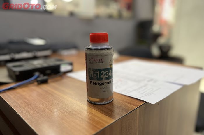 Freon AC mobil jenis R-1234
