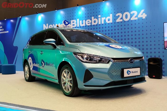 BYD e6 Gen 2 diumumkan jadi taksi listrik baru Bluebird di PEVS 2024, kapan nih mulai beroperasi?