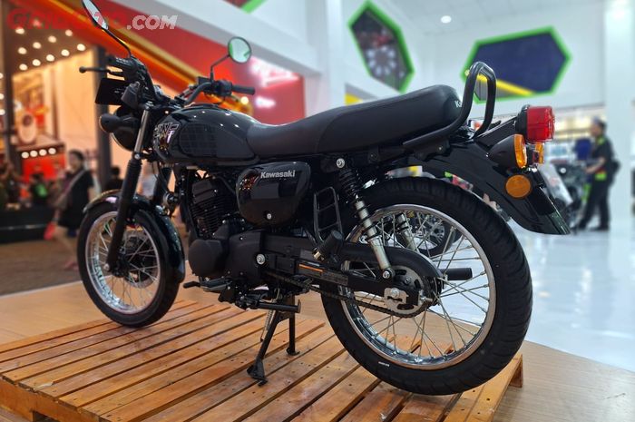 Standar samping Kawasaki w175 L punya fitur safety
