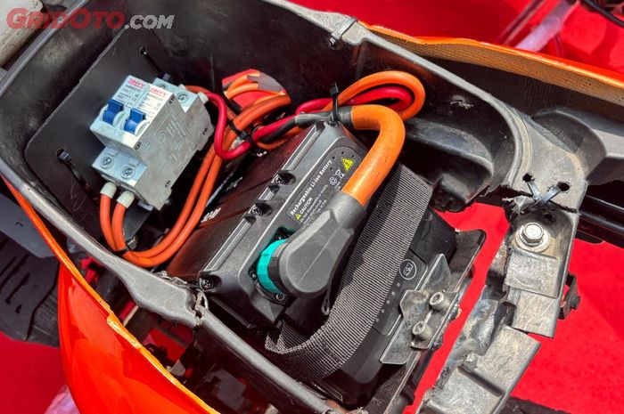 Baterai motor listrik punya Charge Cycle yang berbeda-beda