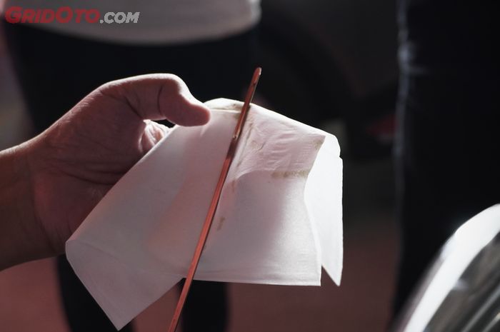 Penyebab oli mesin mobil bekas bisa berkurang (foto ilustrasi)