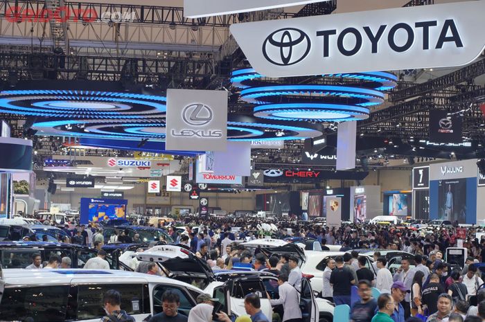 ilustrasi pembelian mobil di GIIAS 2024