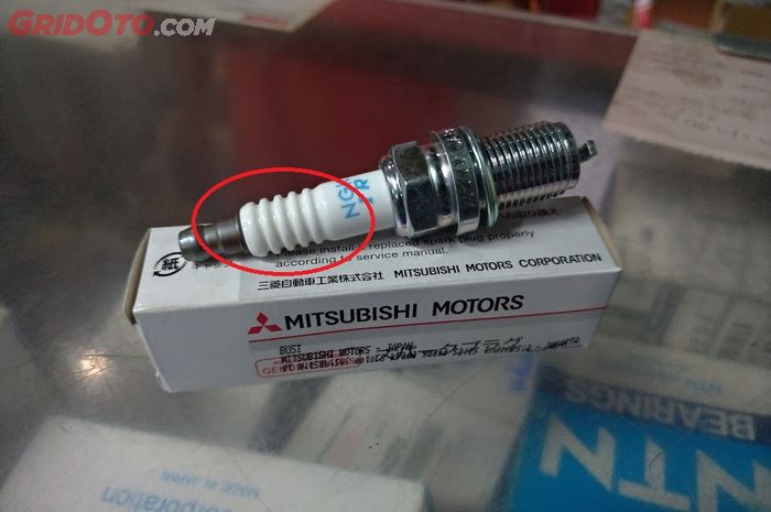 Fungsi lekukan di insulator di busi mobil bekas (foto ilustrasi)