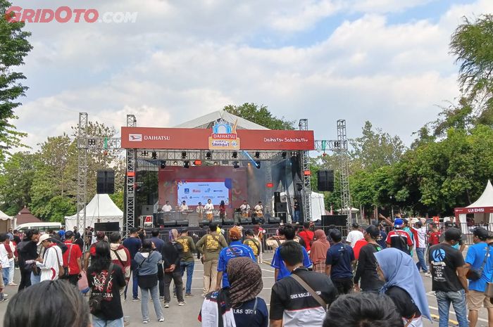 Suasana jelang sore Daihatsu Kumpul Sahabat di Stadion Manahan Solo (25/8)