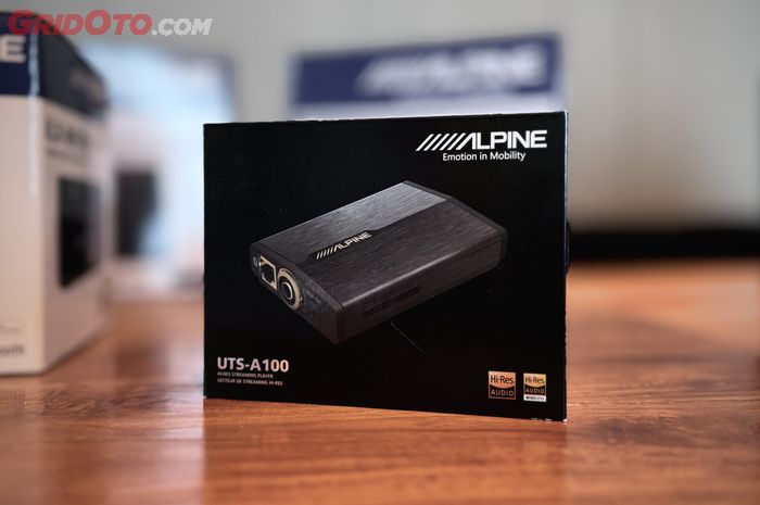Produk baru perangkat audio mobil yang dibawa yakni Alpine UTS-A100.
